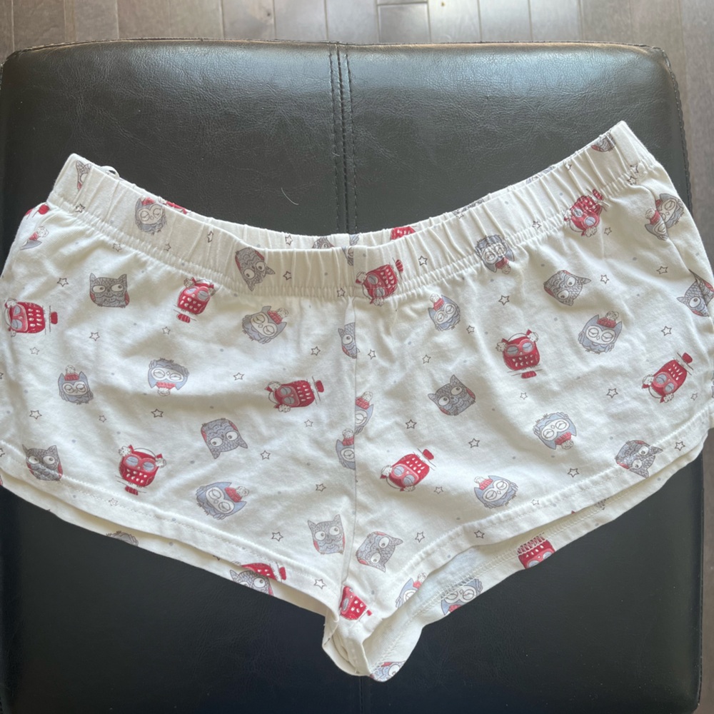 🌺 5/$30 🌺 Womens cream and red boxer shorts owl print